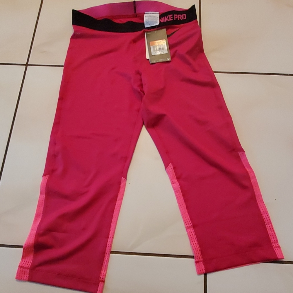 NWT Nike Dri Fit Capri leggings